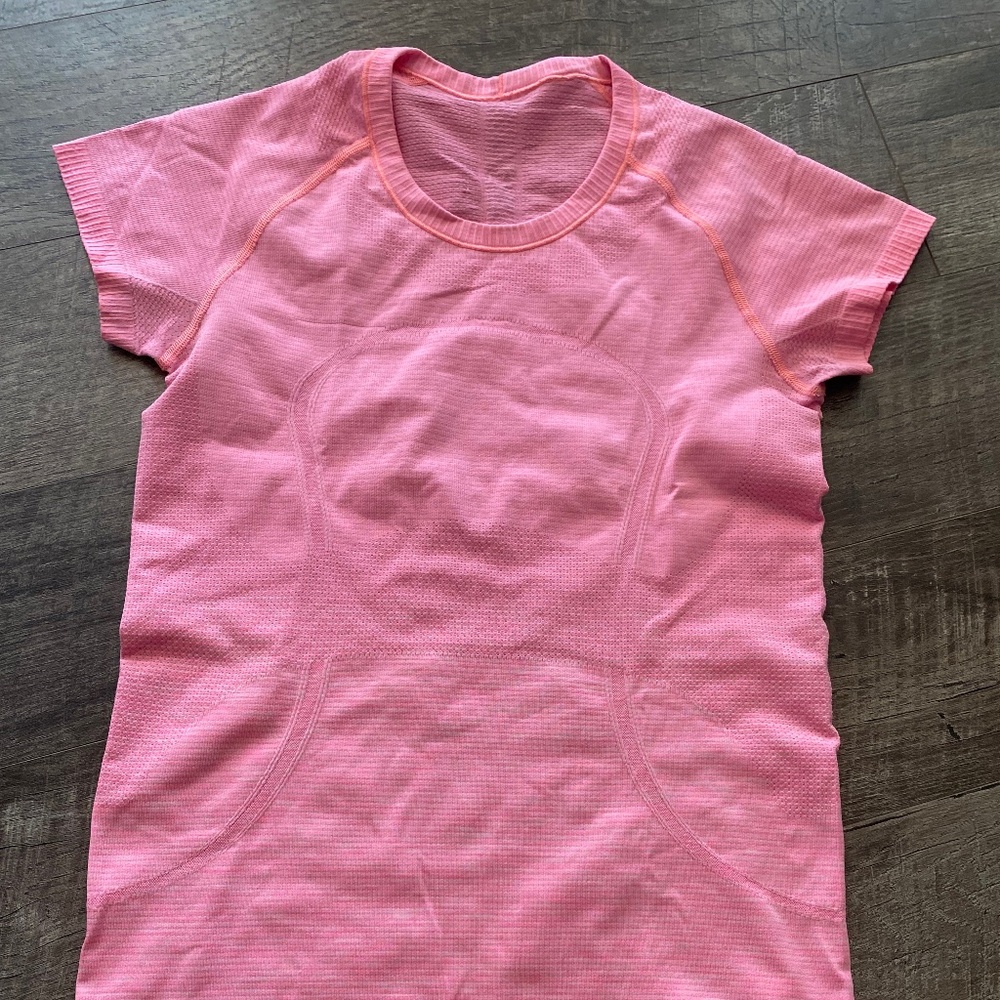 Swiftly Tech Short-Sleeve Shirt 2.0 Hip 8
